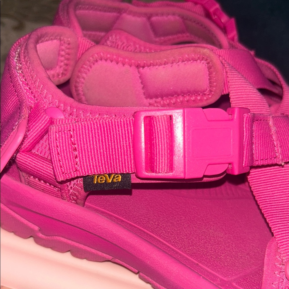 Women’s Teva Fuchsia Sandals
